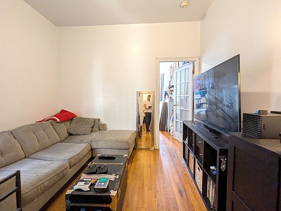 2nd image of 115 W 106th St APT 4A