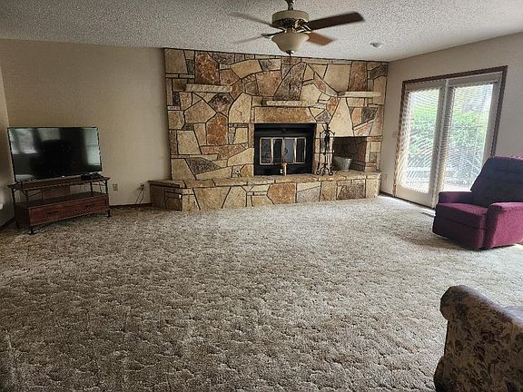 4th image of 14 Pin Oak Dr