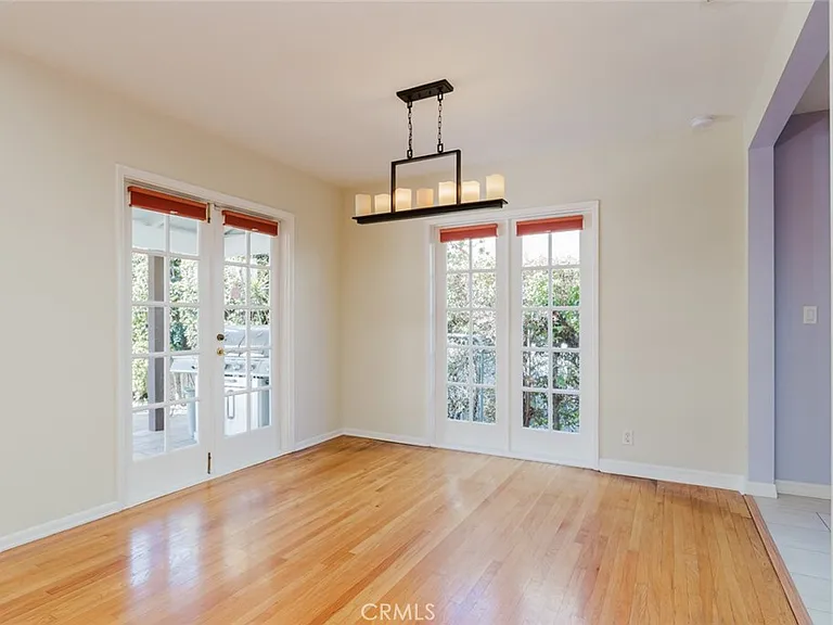 12832 Kling St — Photo 10
