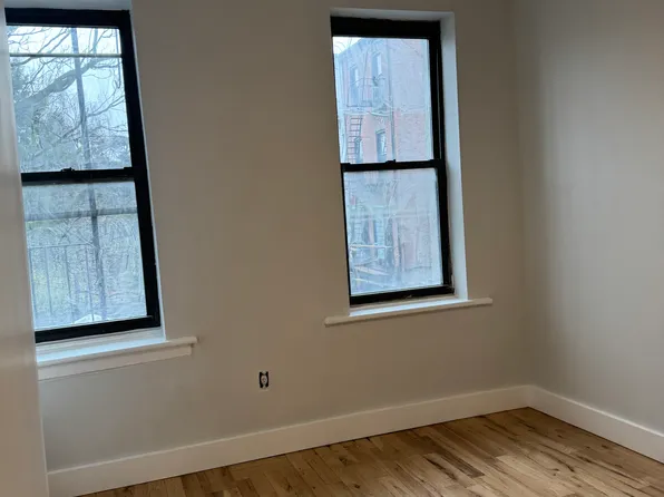 275 Smith Street image 9 of 13