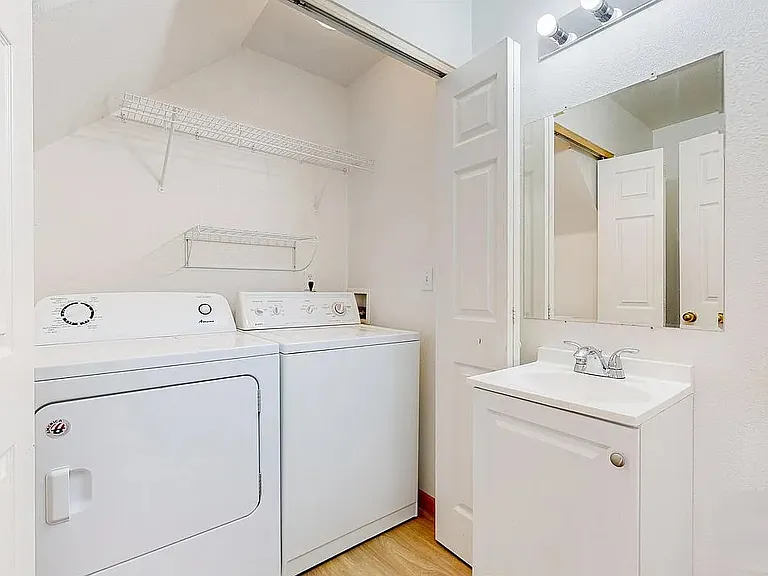 downstairs bathroom/ laundry (laundry machines included)