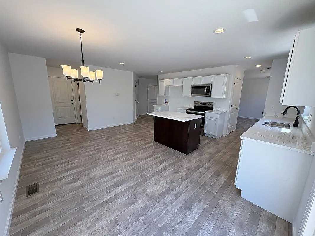 3 bed, 2.5 bath, 1734 sqft, $2,150 — Photo 3