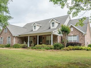1274 W Lakeshore Dr, Starkville, MS 39759
