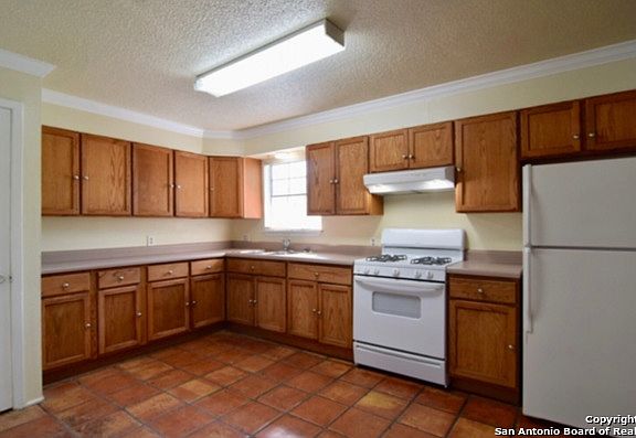 4th image of 420 Delgado St