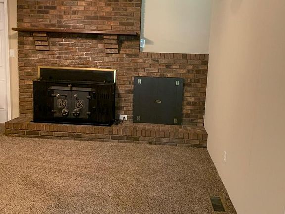 3rd image of 609 Conifer Cir