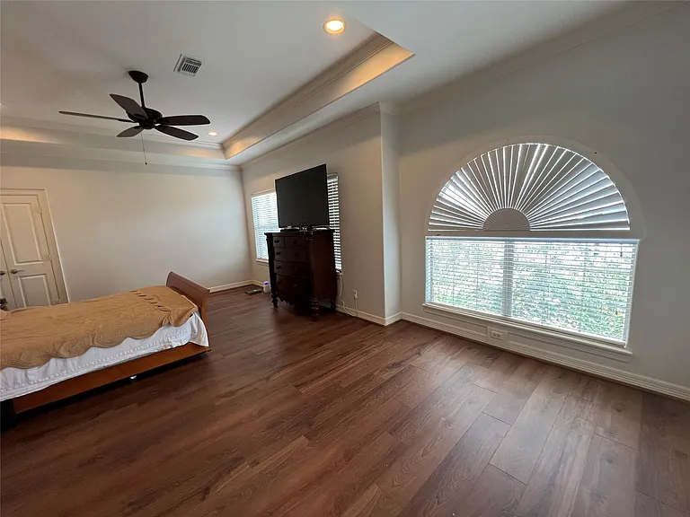 2807 Albany St — Photo 16