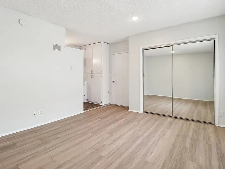 1275 Federal Ave — Photo 25