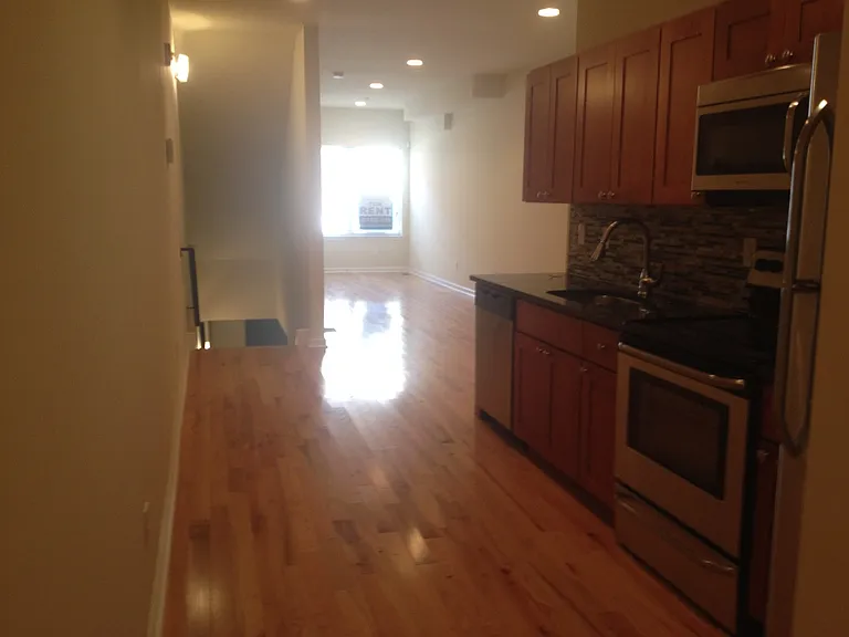 415 N 41st St — Photo 18