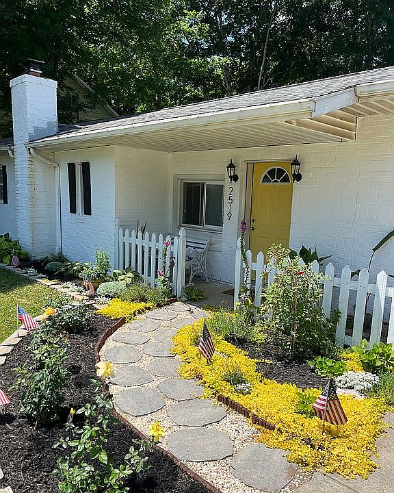 2nd image of 2519 Northridge Rd NW