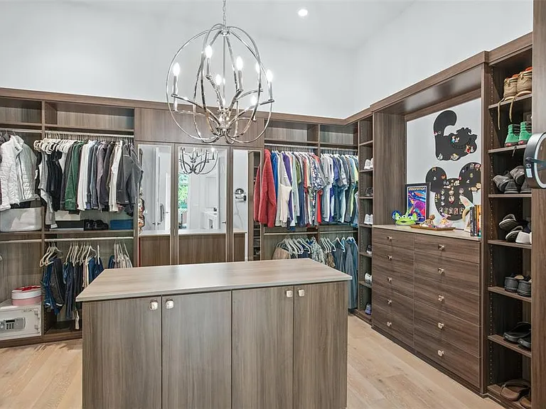10331 Los Feliz Dr — Photo 17