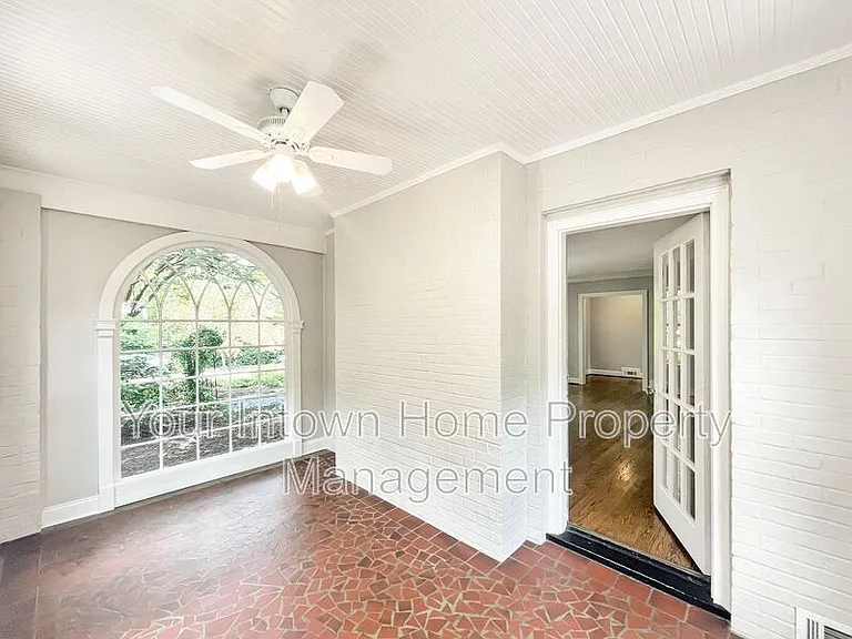 2695 Sharondale Dr NE — Photo 9