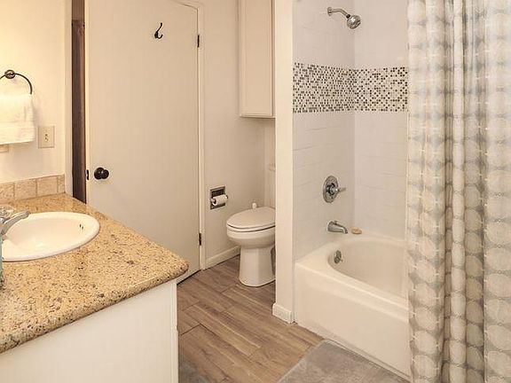 4th image of 318 Capitola Ave Unit 3