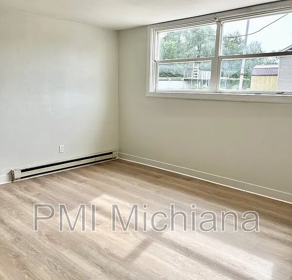 2254 Huey St — Photo 2