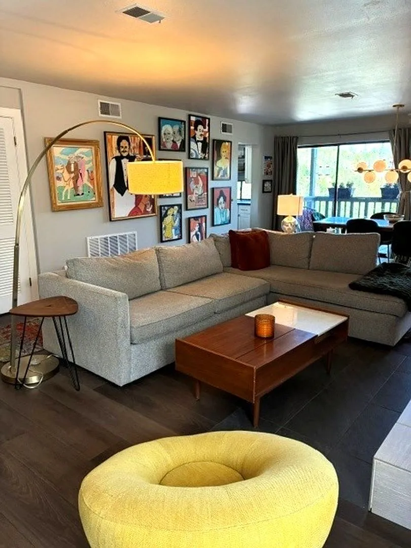 WInter Seasonal Rental- New Lamartine 2513 — Photo 2