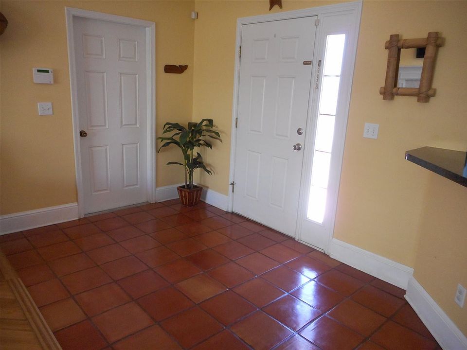 1st image of 604 Bamboo St
