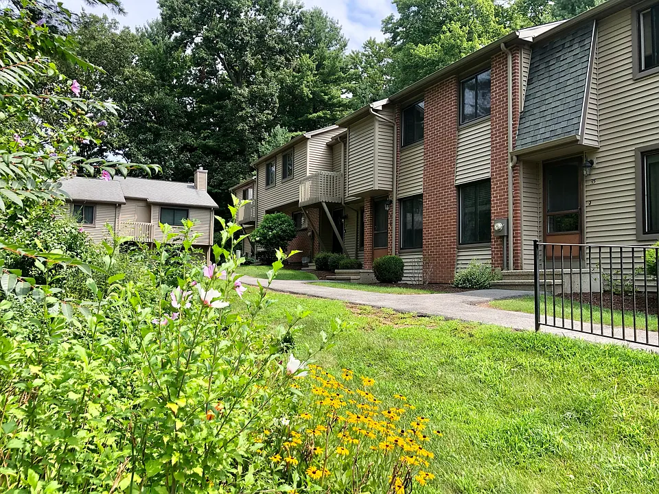 33 Conestoga Way
