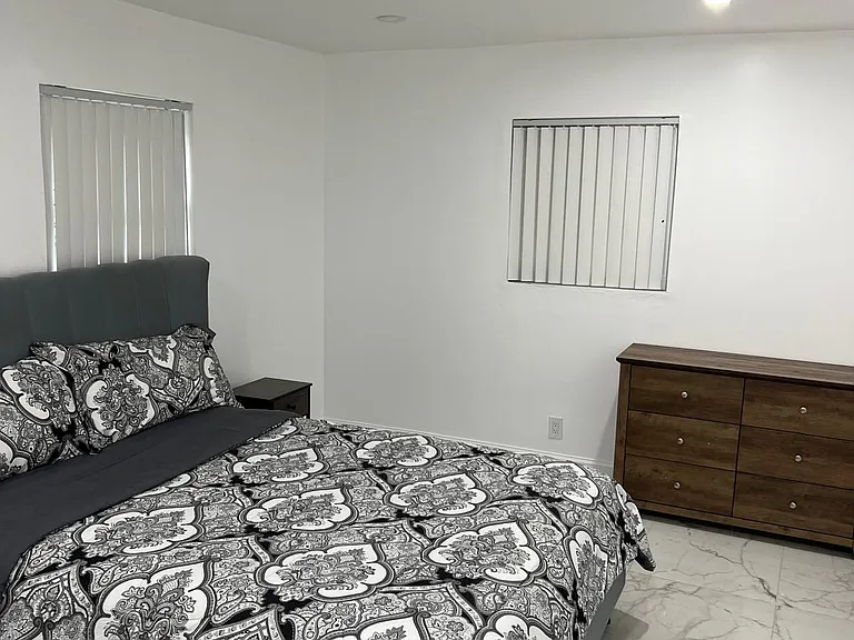 5090 SW 9th Ct — Photo 4