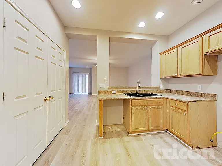 13732 W Mauna Loa Ln — Photo 8