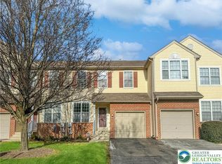 7680 Cross Creek Cir, Breinigsville, PA 18031