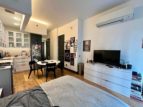 4th image of 10 Montieth St APT 148