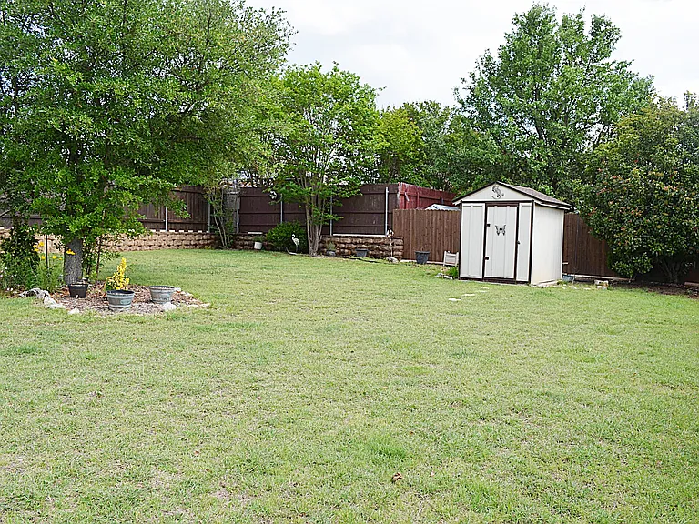 204 Crowfoot Dr — Photo 31