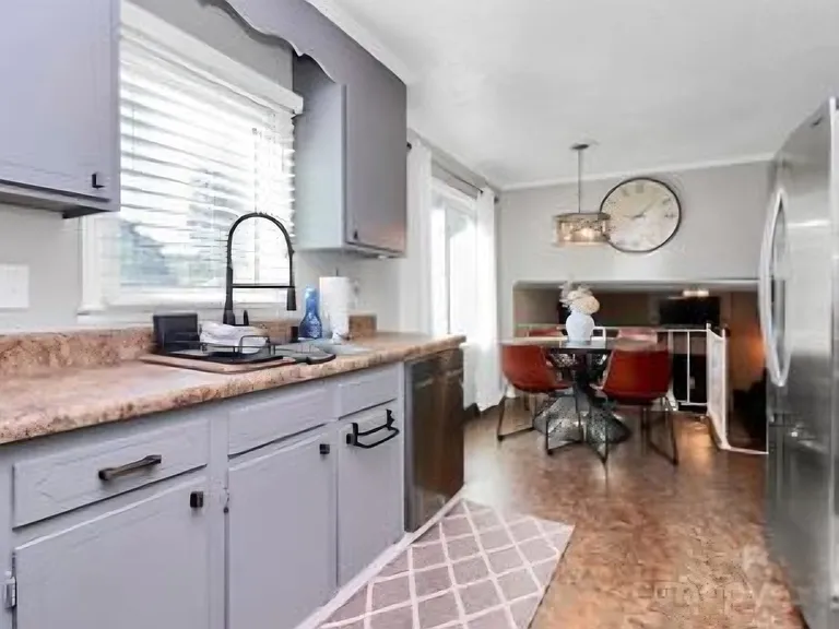 301 Red Roan Pl — Photo 24