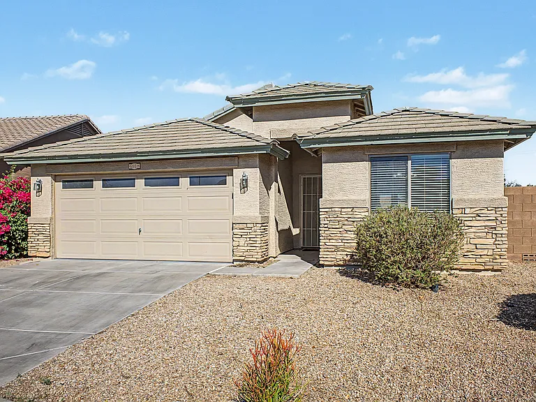 6918 S 46th Ln — Photo 3