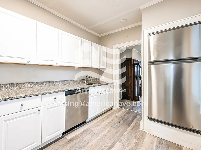 1005931_006_kitchen_6.jpg