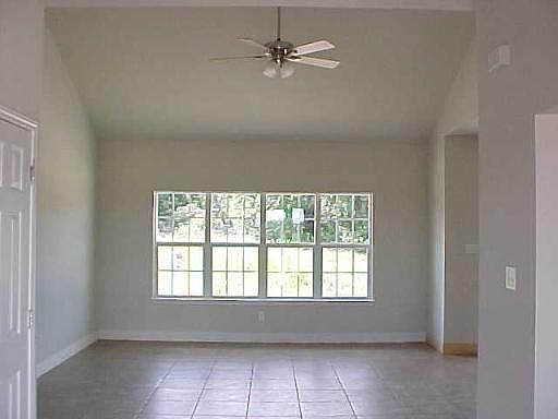 4th image of 89 OAK FIELDS