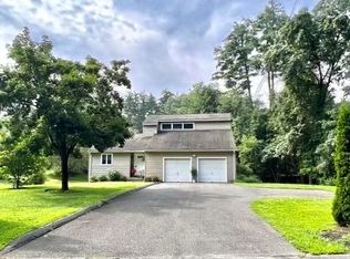 8 Kennedy Dr, Hadley, MA 01035