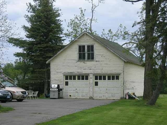 2nd image of 272 Round Lake Rd #B