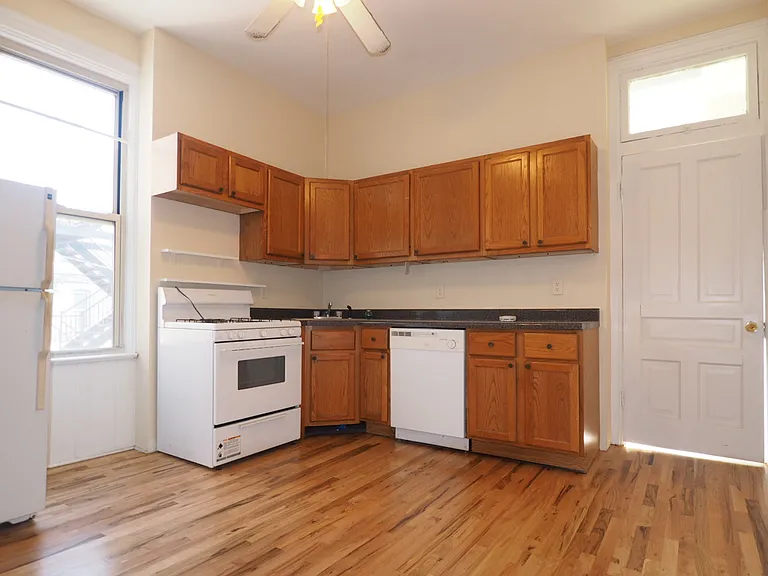 2138 N Sheffield Ave #2R — Photo 5