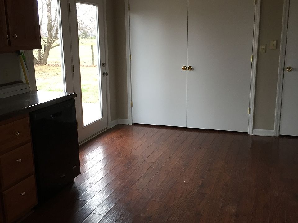 Large Eat-in Kitchen