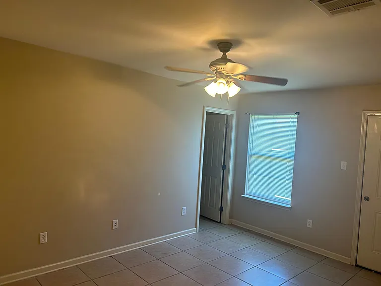 1544 Montagne St #A — Photo 10