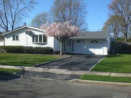 1st image of 15 Sharon Ln