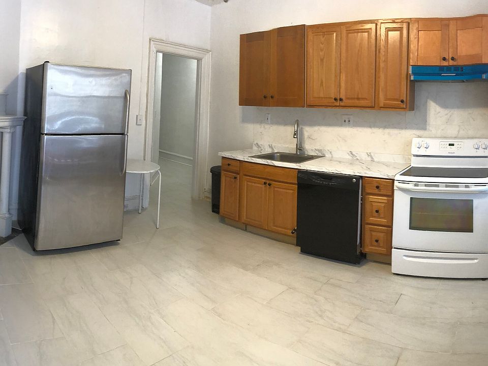 2nd image of 220 S 46th St #B-1