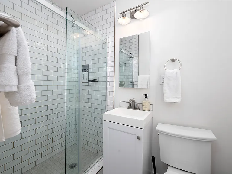 18132 Rainier Dr — Photo 29