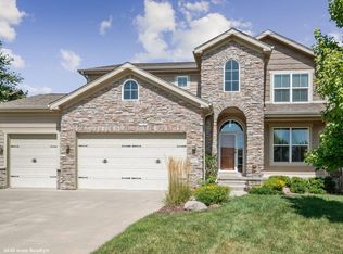 16699 Oakbrook Dr, Clive, IA 50325