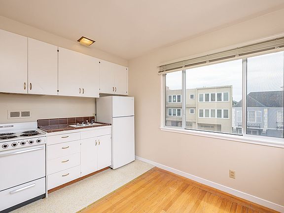 5th image of 600 Laurel St APT 11