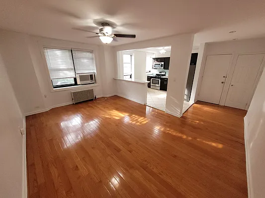 Rented by Halvatzis Realty | media 28