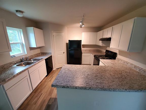 3rd image of 218 Hyacinth Ct