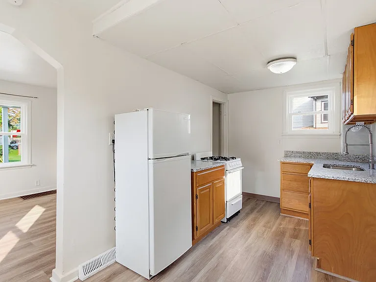 1810 Salem St — Photo 5