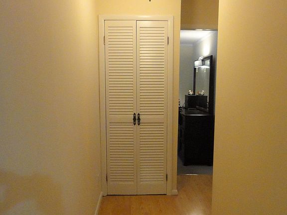 C Hallway DSC05360.JPG