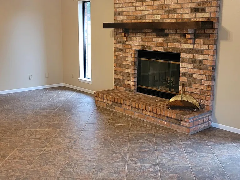 109 Greenleaf Dr — Photo 5