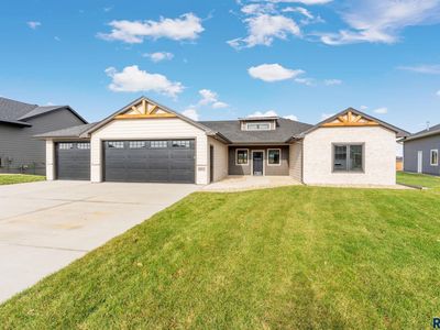 2812 E Augusta Cir, Brandon, SD, 57005