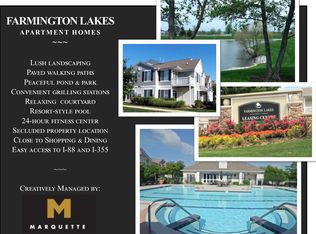 2022 Farmington Lakes Dr APT 15, Oswego, IL 60543