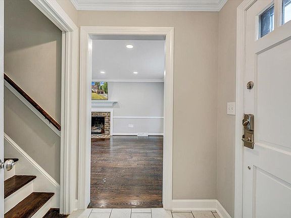 4th image of 1043 Glebe Rd
