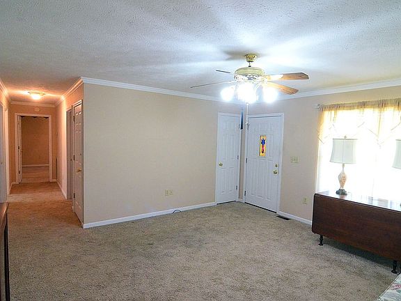 living room (16'4" x 15'4")