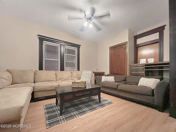 5th image of 208 14th Ave