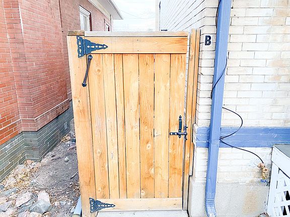 3rd image of 438 N Corona St #B